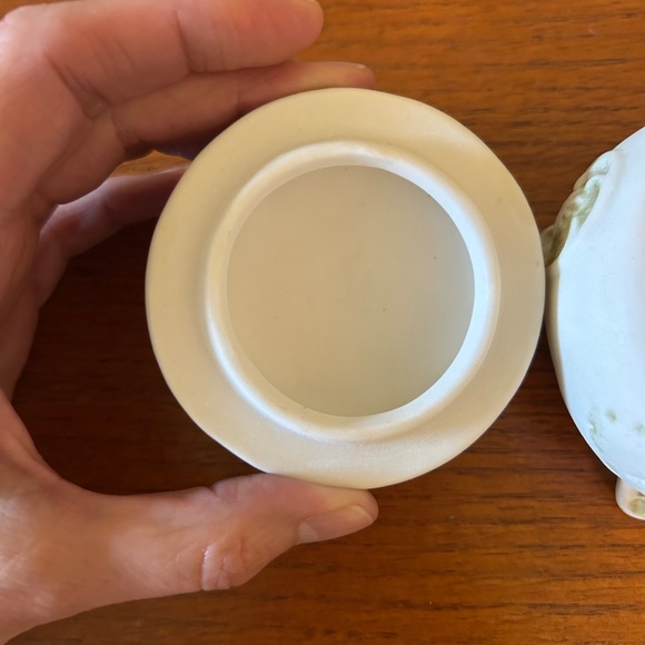 Vintage Capodimonte Footed Trinket Dish With Flower Lid - Picture 3 of 7